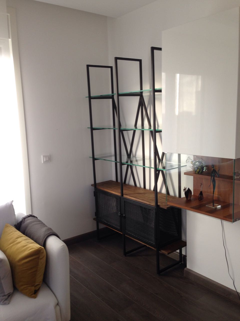 CAMLI METAL KİTAPLIK